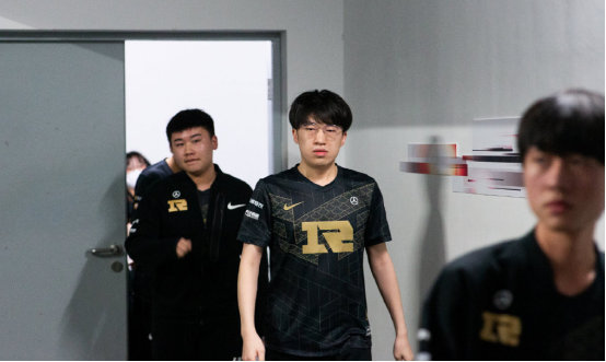 守轮转更及 守轮转更及