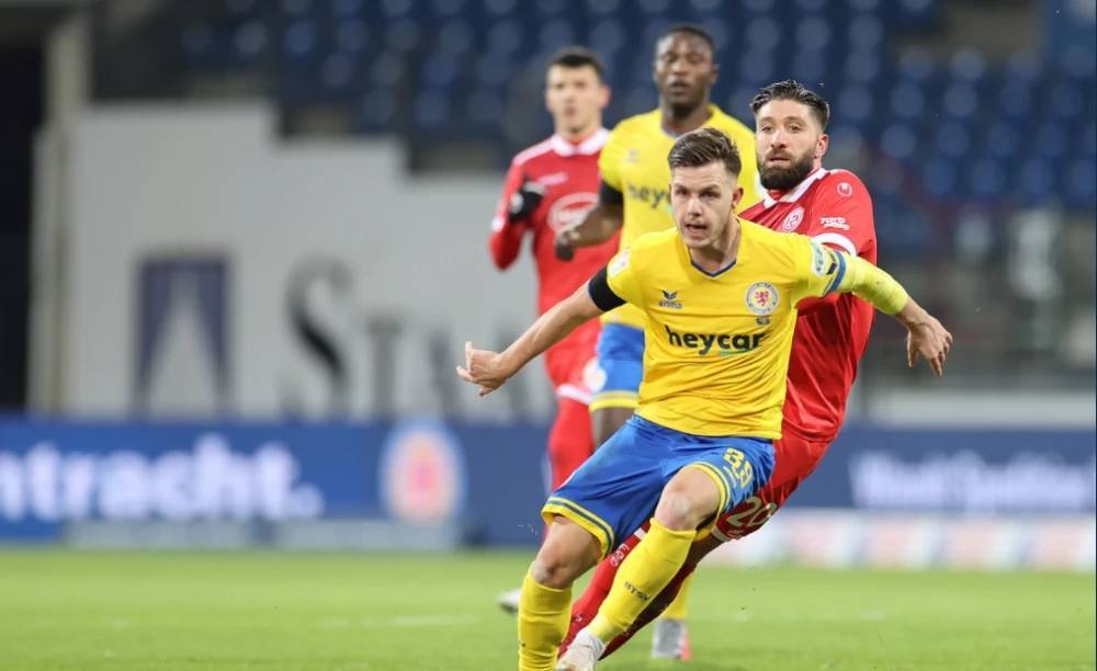 的观众和游 的观众和游