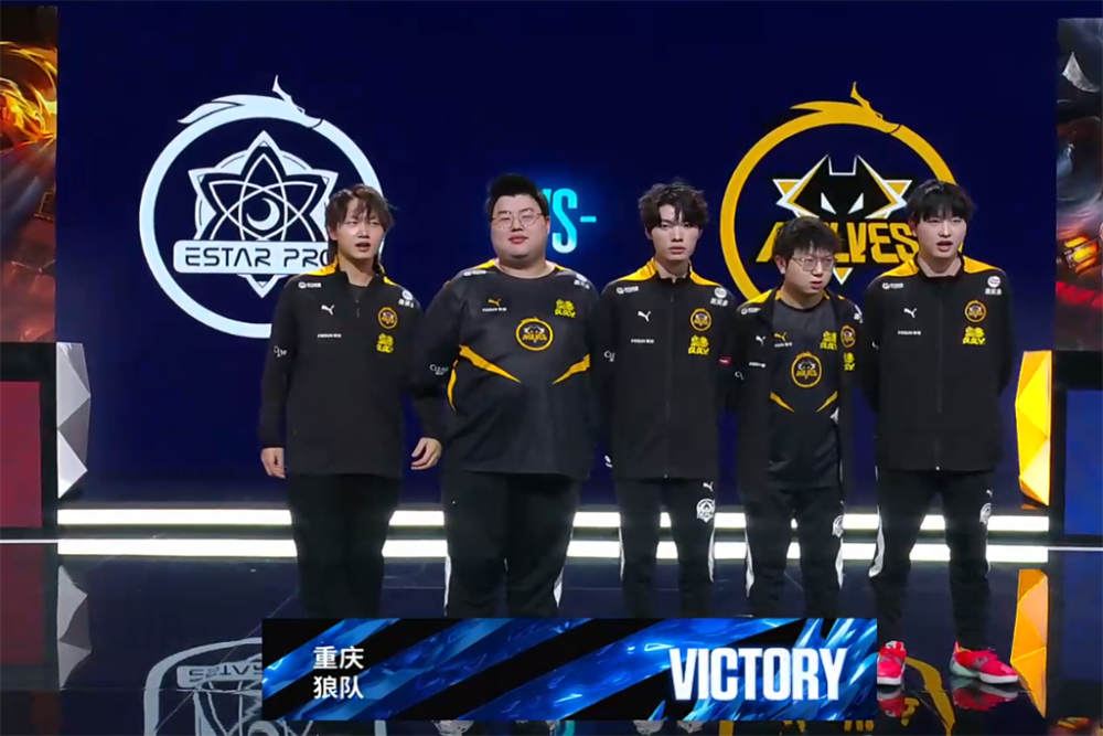 一位长年追 一位长年追