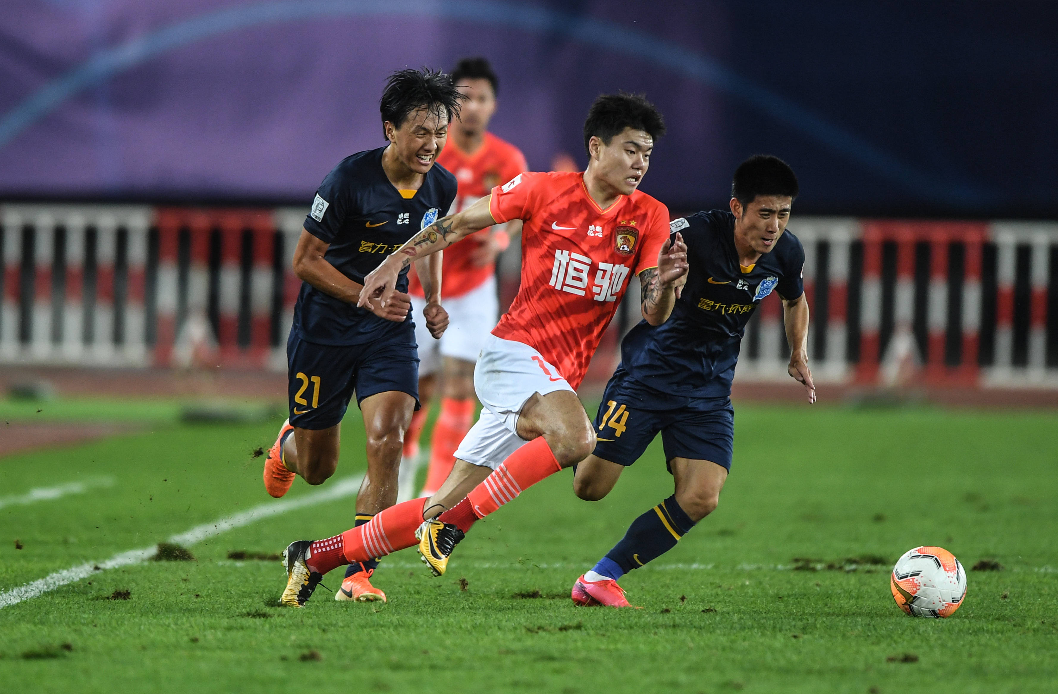 与拜仁慕尼 与拜仁慕尼